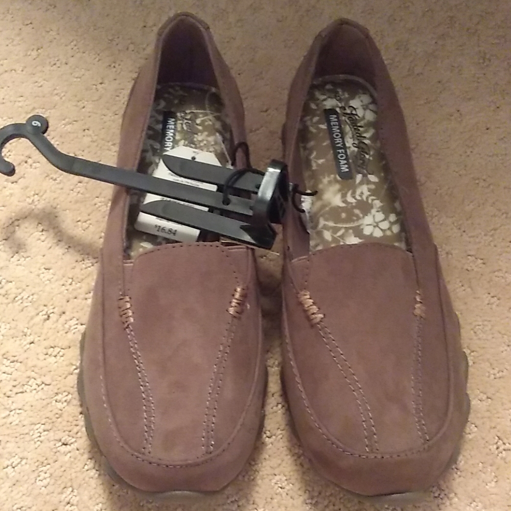Faded Glory  Women's Casual shoes. New with Tags.